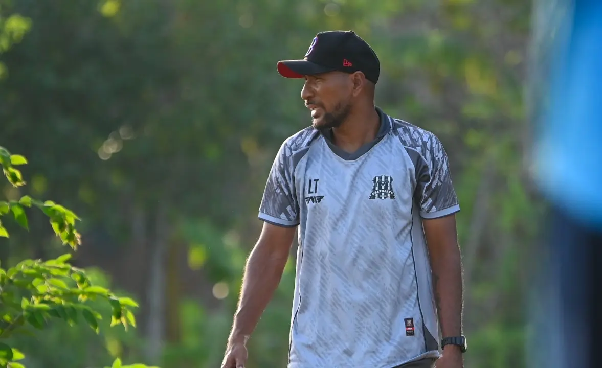 Pelatih kepala Deltras FC, Leonard Tupamahu. (FOTO: ILEAGUE.ID)