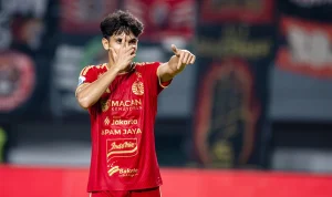 Victor Dethan melakukan selebrasi usai menciptakan gol. (FOTO: ILEAGUE.ID)