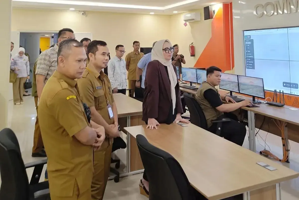 Anggota DPD RI, Hj. Eva Susanti, saat melakukan kunjungan reses ke Kantor Badan Penanggulangan Bencana Daerah (BPBD) Provinsi Sumsel, Senin, 26 Oktober 2026. (BEKISARMEDIA.ID/HAIRUDIN)