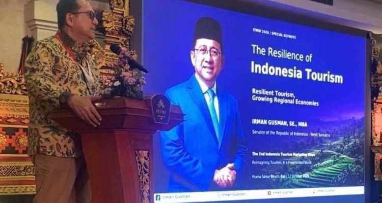 Irman Gusman dalam Special Speech bertajuk “The Resilience of Indonesia Tourism: Daya Saing Pariwisata dan Ketangguhan Ekonomi Daerah” pada ajang The 2nd Indonesia Tourism Marketing Week (ITMW) 2026 di Prama Sanur Beach, Bali, Sabtu, 17 Oktober 2026. (BEKISARMEDIA.ID/ANGGA)