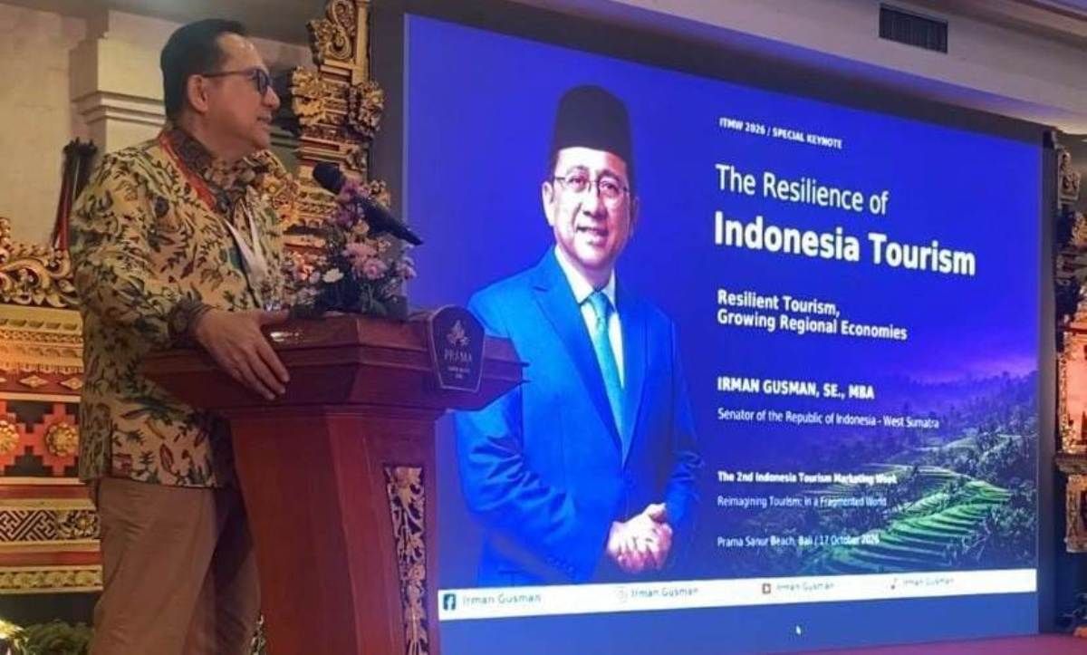 Irman Gusman dalam Special Speech bertajuk “The Resilience of Indonesia Tourism: Daya Saing Pariwisata dan Ketangguhan Ekonomi Daerah” pada ajang The 2nd Indonesia Tourism Marketing Week (ITMW) 2026 di Prama Sanur Beach, Bali, Sabtu, 17 Oktober 2026. (BEKISARMEDIA.ID/ANGGA)