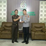 Kapolda Sumatra Selatan (Sumsel), Irjen Pol. Rony Samtana, S.I.K., M.T.C.P., memimpin kunjungan kerja ke Kantor Kejaksaan Tinggi (Kejati) Sumsel di Palembang, Kamis, 22 Oktober 2026. (BEKISARMEDIA.ID/WAHYUDI)