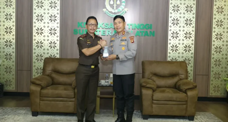 Kapolda Sumatra Selatan (Sumsel), Irjen Pol. Rony Samtana, S.I.K., M.T.C.P., memimpin kunjungan kerja ke Kantor Kejaksaan Tinggi (Kejati) Sumsel di Palembang, Kamis, 22 Oktober 2026. (BEKISARMEDIA.ID/WAHYUDI)
