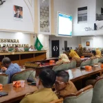 Rapat Koordinasi (Rakor) terkait percepatan sertifikasi halal, higiene sanitasi, dan pengawasan pangan asal hewan, di Ruang Parameswara, Senin, 12 Oktober 2026. (BEKISARMEDIA.ID/ANGGA)