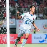Pemain PSPS Pekanbaru, Dimas Wicaksono Putra Rahman, melakukan selebrasi usai menciptakan gol ke gawang Semen Padang FC, 4 Oktober 2026. (FOTO: INSTAGRAM PSPS PEKANBARU)