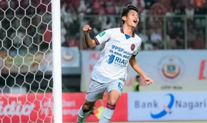 Pemain PSPS Pekanbaru, Dimas Wicaksono Putra Rahman, melakukan selebrasi usai menciptakan gol ke gawang Semen Padang FC, 4 Oktober 2026. (FOTO: INSTAGRAM PSPS PEKANBARU)
