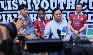 Sultan Baktiar Najamudin saat membuka ajang resmi BLISPI Youth Cup V Piala Ketua DPD RI di Stadion Wibawa Mukti, Kabupaten Bekasi, Jawa Barat, Minggu, 25 Oktober 2026. (BEKISARMEDIA.ID/RASTI)